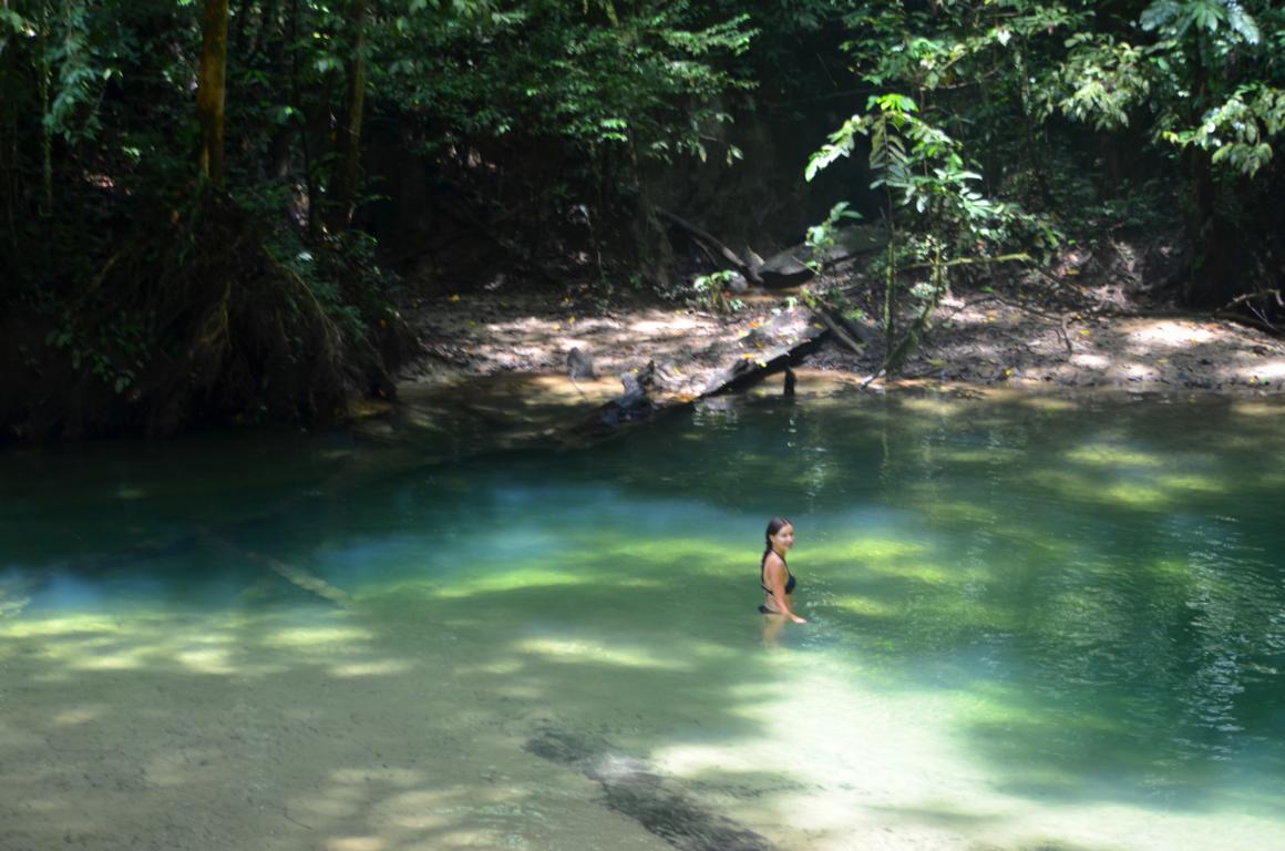 Natural pool in the tropical rain forest - what to do in Borneo