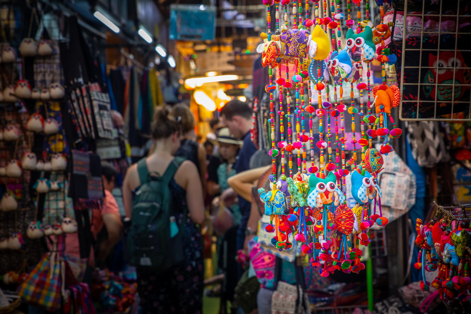 Weekend market. Чатучак Бангкок. Чатучак гугл. Chatuchak Market. Орхидеи рынок Чатучак в Бангкоке.