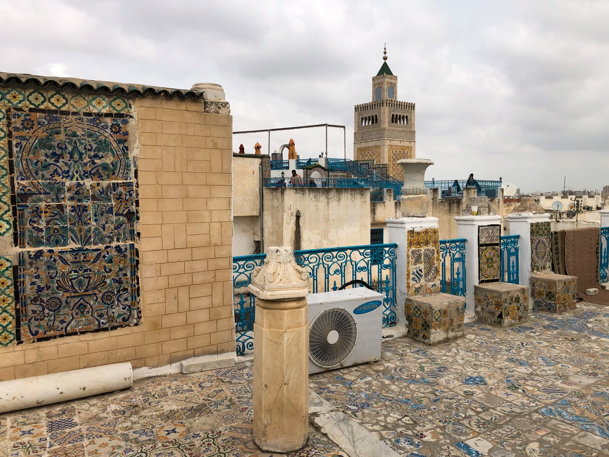 terrasse-ceramique-medina-Tunis-quoi-faire-en-Tunisie