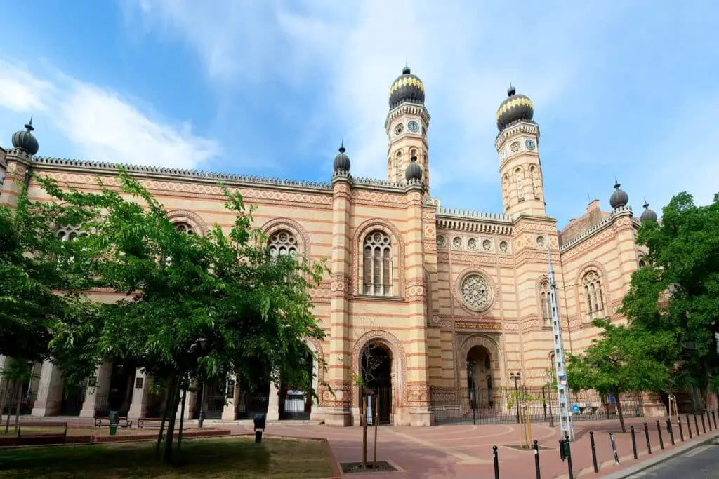 synagogue-budapest-1024x683-1