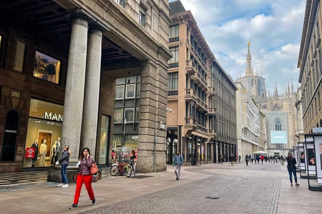 Corso-Vittorio-Emanuele-una-cosa-da-vedere-a-Milano-1030x687-1