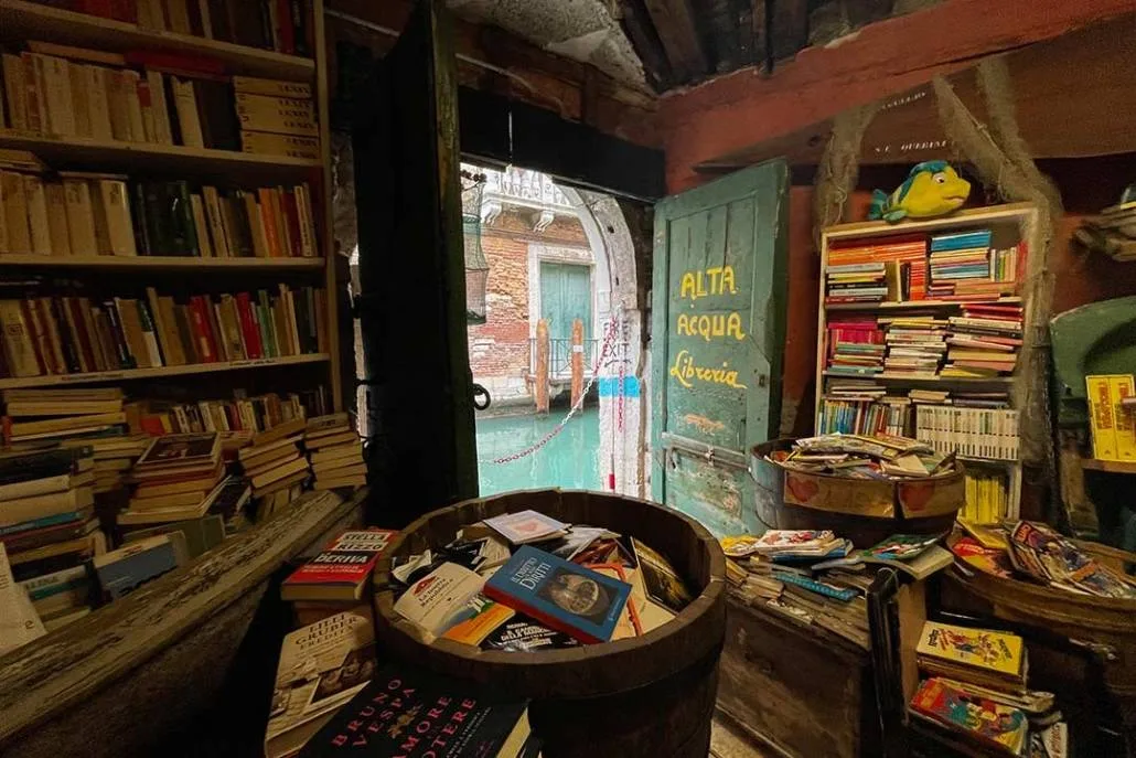 Cosa-vedere-a-Venezia-in-due-giorni-Libreria-Acqua-Alta-1030x687-1