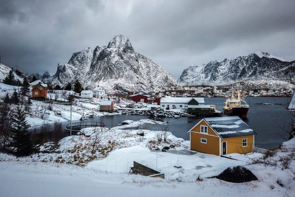 Reine-in-inverno - best things to do and see in Lofoten Islands