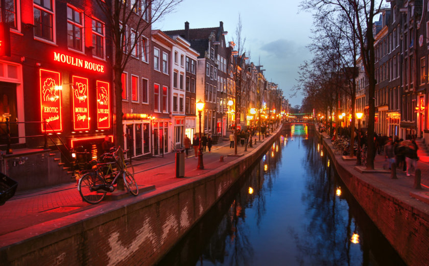 red-light-district-Amsterdam - best things to do Amsterdam
