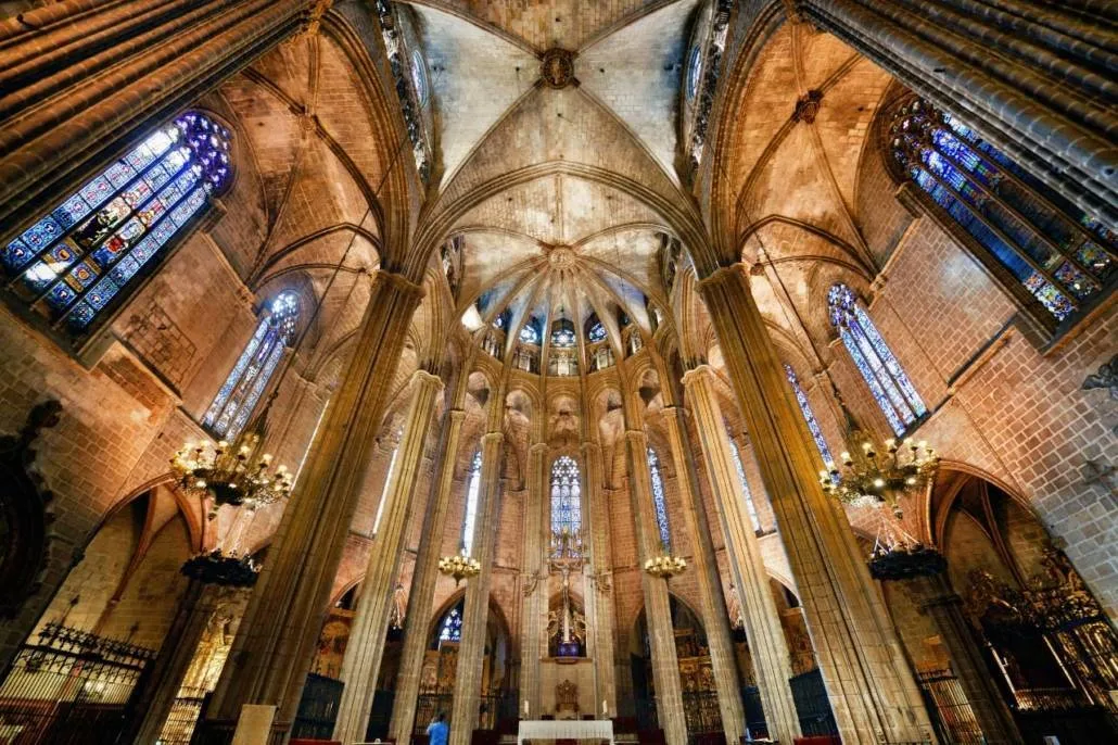 Basilica-di-Santa-Maria-del-Mar-una-cosa-da-vedere-a-Barcellona-in-4-giorni-1030x686-1
