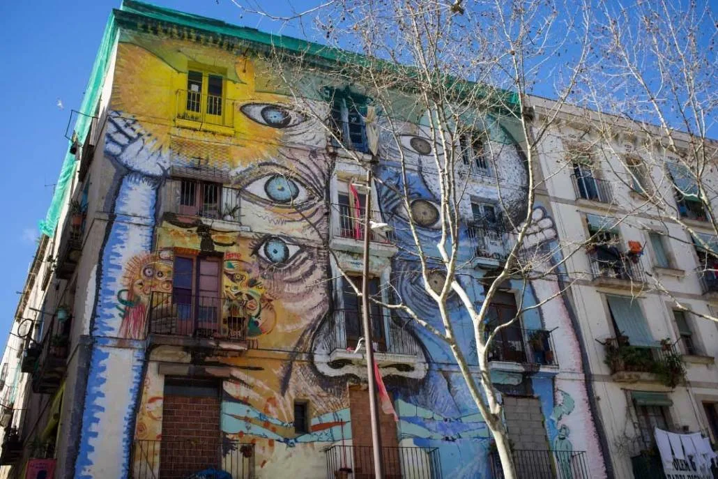 Dormire-a-Barcellona-per-risparmiare-El-Ravala-1030x687-1