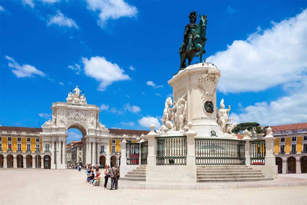 Piazza-del-commercio-Lisbona-1030x687-1