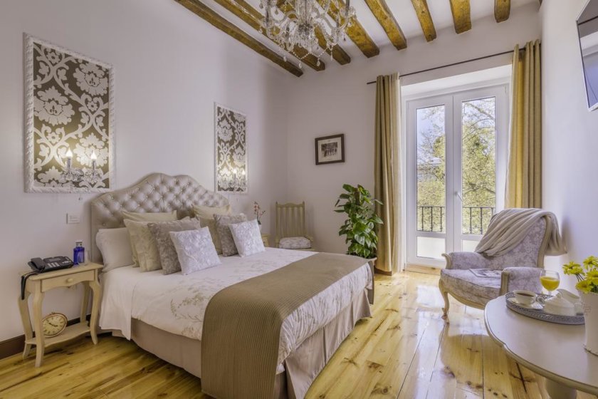 Quartier Los Austrias, best accommodation in Madrid