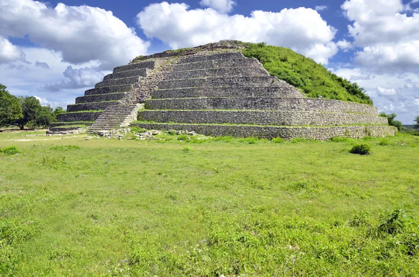 The pyramid of Kinich Kakmo, 1 day in Izamal The pyramid of Kinich Kakmo in Izamal