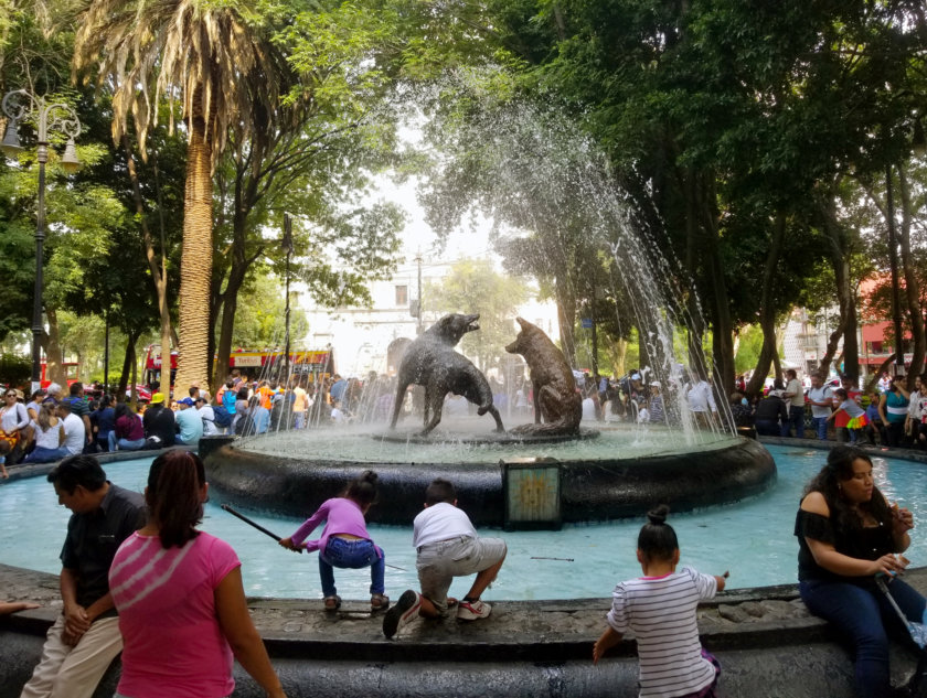 The “coyotes” fountain in the heart of the Centenario Garden